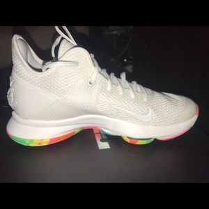 LeBron’s lv size 9 new.